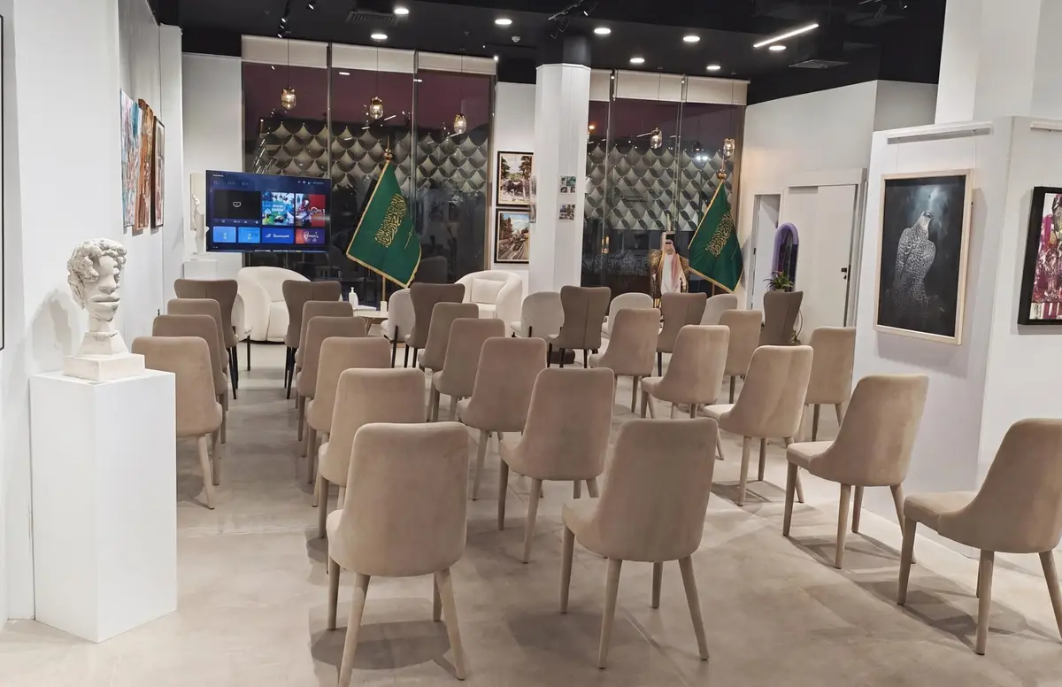 مساحة لقاء جاليري وهج اللون